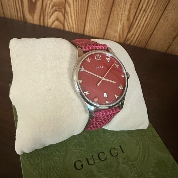 36mm Gucci G-Timeless Red Mother of Pearl with Lizard Strap - Picture 3 of 8